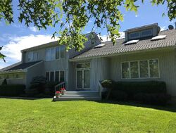 Pre-foreclosure in  Galleine Commack, NY 11725