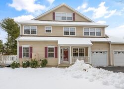 Pre-foreclosure in  Deer Valley Dr Nesconset, NY 11767