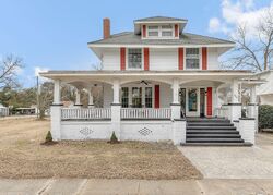 Pre-foreclosure in  N ROAD ST Elizabeth City, NC 27909