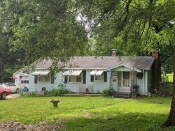 Pre-foreclosure in  E Gudgell Ave Independence, MO 64055