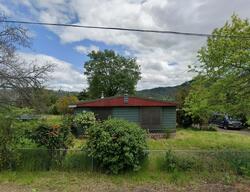 Pre-foreclosure in  Se Ronald St Winston, OR 97496