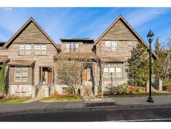 Pre-foreclosure in  Sw Taylor St Portland, OR 97225