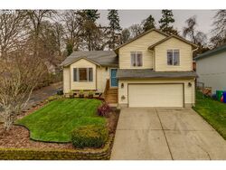 Pre-foreclosure in  Se Harold Ave Portland, OR 97267