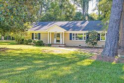 Pre-foreclosure in  Creek Rd W Greenwood, SC 29646