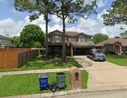 Pre-foreclosure in  BAY BEND LN Dickinson, TX 77539