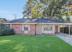 Pre-foreclosure in  Vermillion Dr Baton Rouge, LA 70819