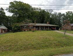 Pre-foreclosure in  Oakland Cir Lynchburg, VA 24502