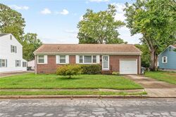 Pre-foreclosure in  Valirey Dr Hampton, VA 23669