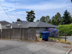 Pre-foreclosure in  40th Ave W Lynnwood, WA 98087
