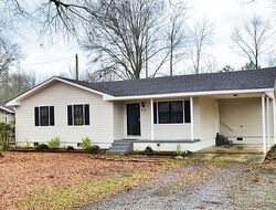 Pre-foreclosure in  Mann St Ne Hanceville, AL 35077