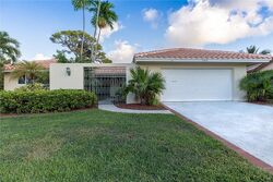 Pre-foreclosure in  White Hickory Cir Fort Lauderdale, FL 33319