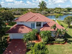 Pre-foreclosure in  Nw 9th Ct Hollywood, FL 33029