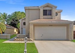 Pre-foreclosure in  Nw 20th St Pompano Beach, FL 33066