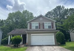 Pre-foreclosure in  Willow Crest Lndg Austell, GA 30168