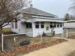 Pre-foreclosure in  Wall St Beardstown, IL 62618