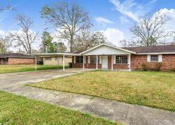 Pre-foreclosure in  Fontainbleau Dr Baton Rouge, LA 70819
