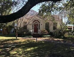 Pre-foreclosure in  Avenue D Westwego, LA 70094