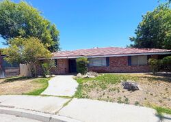 Pre-foreclosure in  Grey Way Taft, CA 93268
