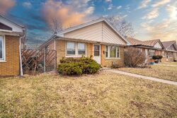 Pre-foreclosure in  S Major Ave Chicago, IL 60638