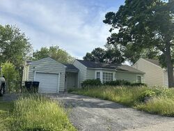 Pre-foreclosure in  Shady Ln Wonder Lake, IL 60097