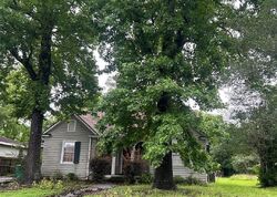 Pre-foreclosure in  S COURT ST Opelousas, LA 70570