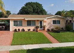 Pre-foreclosure in  Nw 14th Ave Miami, FL 33169