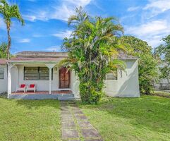 Pre-foreclosure in  Sw 37th St Miami, FL 33155