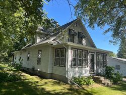 Pre-foreclosure in  Dupont Ave Nw Renville, MN 56284