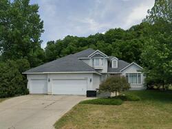 Pre-foreclosure in  Newhall Dr Faribault, MN 55021
