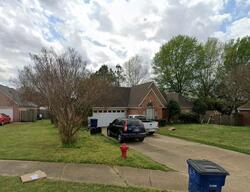 Pre-foreclosure in  Fox Hunt Dr Olive Branch, MS 38654