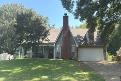 Pre-foreclosure in  Forest Grove Ln Walls, MS 38680