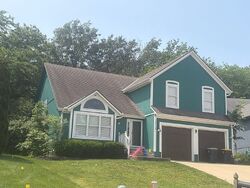 Pre-foreclosure in  Oak St Kansas City, MO 64145