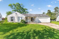 Pre-foreclosure in  Lexmont Rd S Columbus, OH 43228