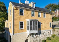 Pre-foreclosure in  Congdon St Providence, RI 02906