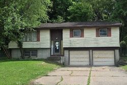 Pre-foreclosure in  E 3rd Ave Coal Valley, IL 61240