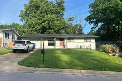 Pre-foreclosure in  Tahiti Dr Saint Louis, MO 63126