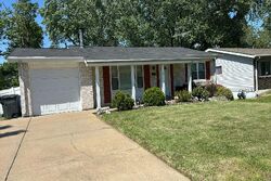 Pre-foreclosure in  Saint Anthony Ln Florissant, MO 63033