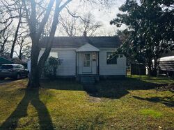 Pre-foreclosure in  Kelly Dr Portsmouth, VA 23702