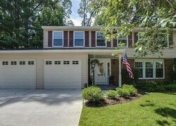 Pre-foreclosure in  Summerday Dr Burke, VA 22015