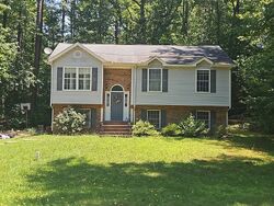 Pre-foreclosure in  Abbey Dr Ruther Glen, VA 22546