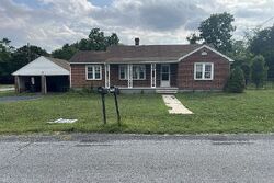 N Church St, Craigsville VA
