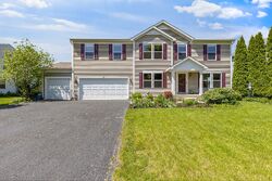 Pre-foreclosure in  Briarwood Dr Poplar Grove, IL 61065