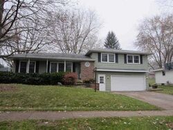 Pre-foreclosure in  Lincoln Ave Stoughton, WI 53589