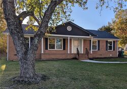  Woodview Dr, High Point NC