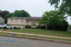 Pre-foreclosure in  Tansey Dr Aston, PA 19014