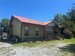 Pre-foreclosure in  Lee Road 2199 Opelika, AL 36804