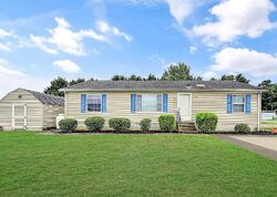 Pre-foreclosure in  Sandy Ridge Dr Laurel, DE 19956