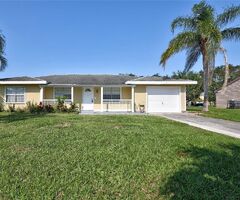 Pre-foreclosure in  Se Marisol Ln Port Saint Lucie, FL 34952