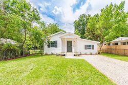 Pre-foreclosure in  MAGNOLIA AVE Seffner, FL 33584