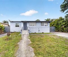 Pre-foreclosure in  E 43rd St Hialeah, FL 33013